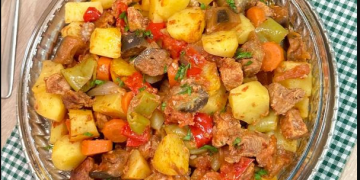 Schmorgericht mit Gemüse im Backbeutel