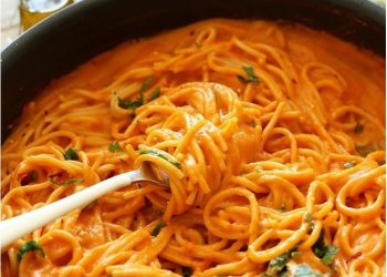 Spaghetti mit Paprika-Tomatensauce