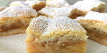 Gedeckter Apfelkuchen aus Mürbteig