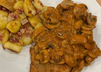 Jägerschnitzel mit Bratkartoffeln