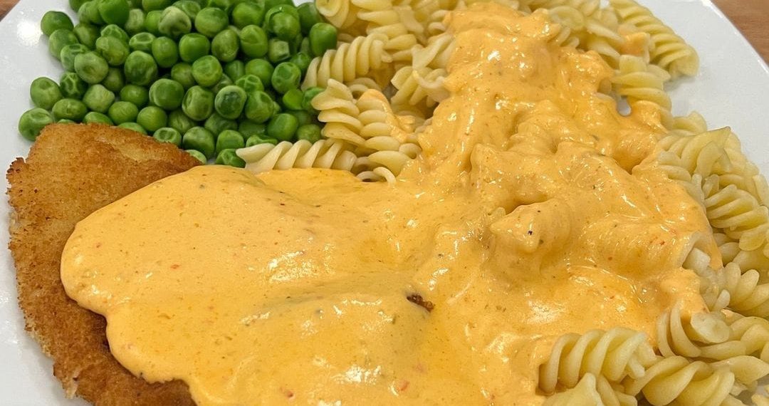 Schnitzel | Nudeln | Erbsen | Frischkäsesauce