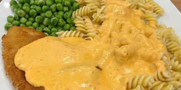 Schnitzel | Nudeln | Erbsen | Frischkäsesauce