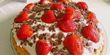 Erdbeer-Mascarpone-Biskuit-Blitz-kuchen – Kuchen geht auch mit anderen Früchten