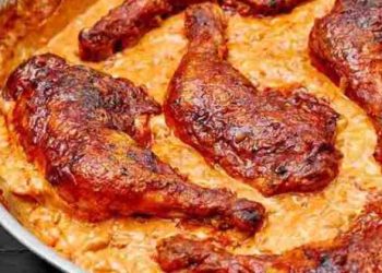 Hähnchenschenkel in Reis