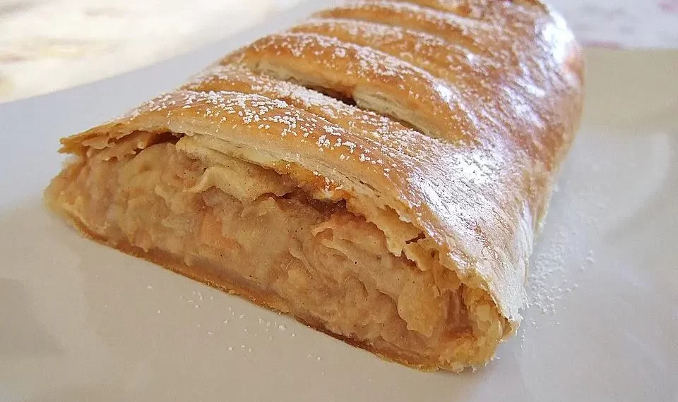 Apfelstrudel à la Marquise