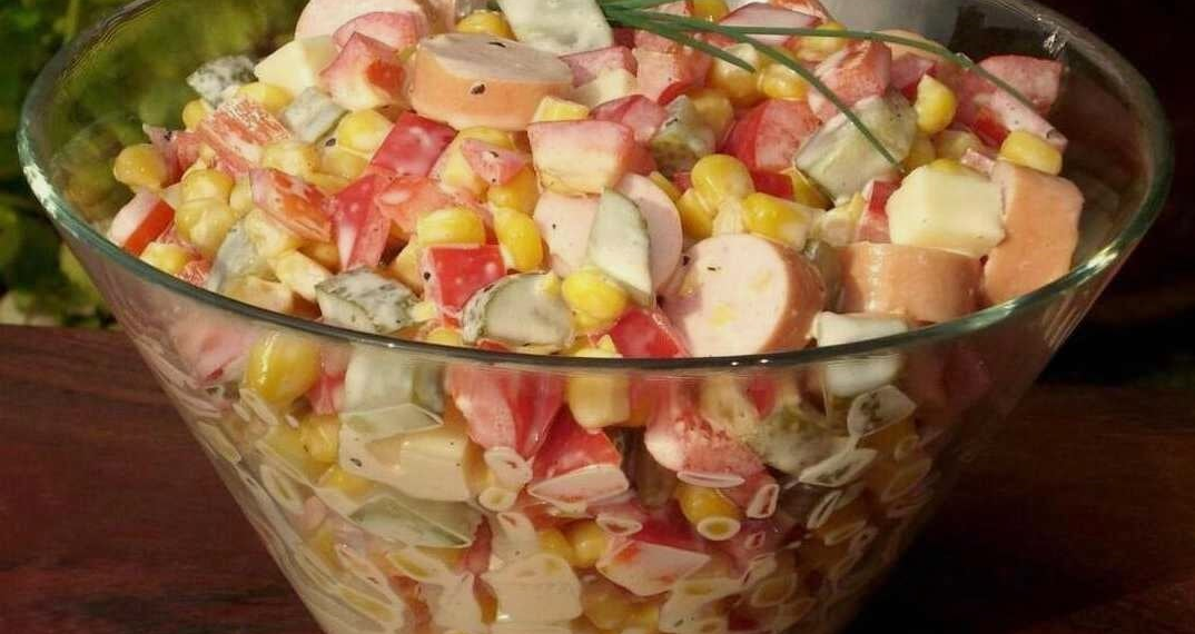 WURST SALAT MIT PAPRIKA UND MAIS