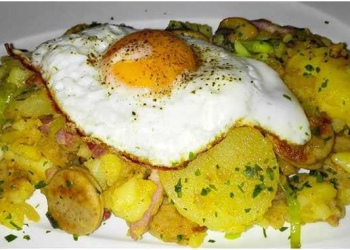 Bratkartoffeln mit Wurst und Spiegelei, eine Traum Kombination