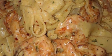 Cremige Garnelen-Nudeln mit hausgemachter Alfredo-Sauce