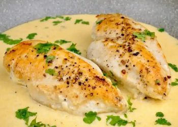 Hähnchenfillets in Knoblauch Parmesansoße Rezept
