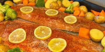 Lachsbeilage im Ofen mit Zubehör