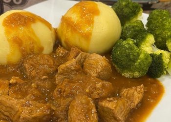 Brauhaus Gulasch | Kartoffelknödel | Brokkoli