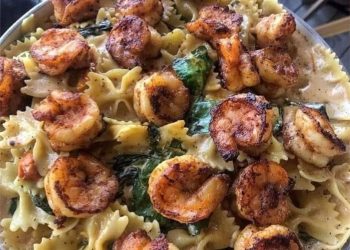 Pasta mit Garnelen in Knoblauch-Sahnesauce