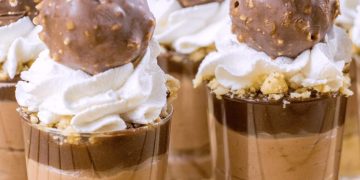 Mini-Schokoladendessert-Parfaitbecher: einfach und schnell