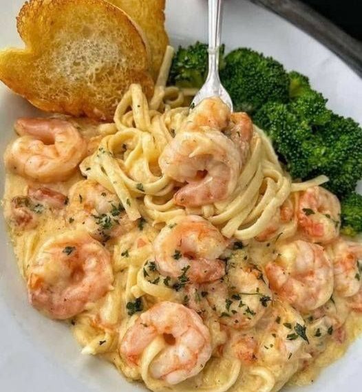 Cremige Garnelen-Nudeln mit hausgemachter Alfredo-Sauce