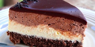 Drei Schichten: das cremige und köstliche Dessert