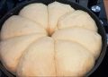 Süße Dampfnudeln, Absolute Gelinggarantie! Dazu passt Vanillesoße und/oder Apfelmus!