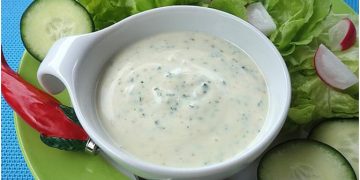 Dieses Dressing lieben alle: Salatdressing wie das Joghurtdressing in der Pizzeria