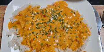 Paprika-Hähnchen mit Reis