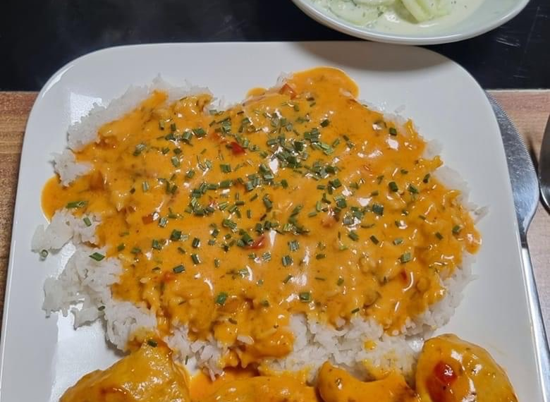 Paprika-Hähnchen mit Reis