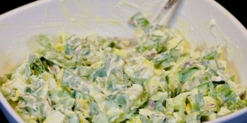 Leichter Salat mit Bärlauch und Ei