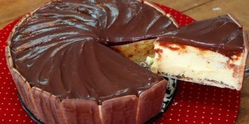 Diese Torte schmeckt wirklich sehr lecker und ist schnell zubereitet: Philadelphia Torte mit Schokoglasur