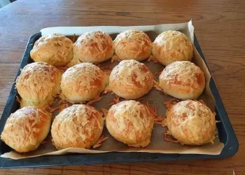 Omas Käsebrötchen – Lecker und frisch aus dem Ofen!