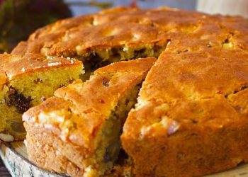 Herbstkuchen: das Rezept für den reichhaltigen und leckeren Nachtisch mit Trockenfrüchten, Äpfeln und Weintrauben