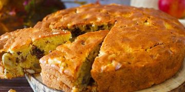 Herbstkuchen: das Rezept für den reichhaltigen und leckeren Nachtisch mit Trockenfrüchten, Äpfeln und Weintrauben