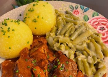 Gulasch Klöße und grüne Bohnen