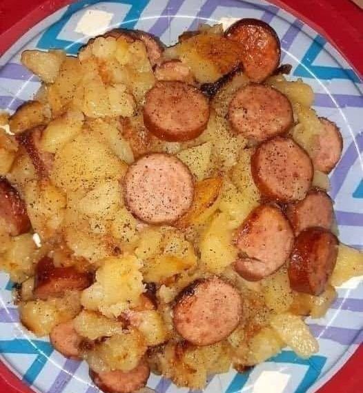 Gebratene Kartoffeln, Zwiebeln und geräucherte polnische Wurst – Seite ...