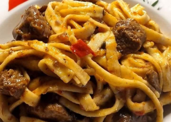 Gulasch mit Spätzle