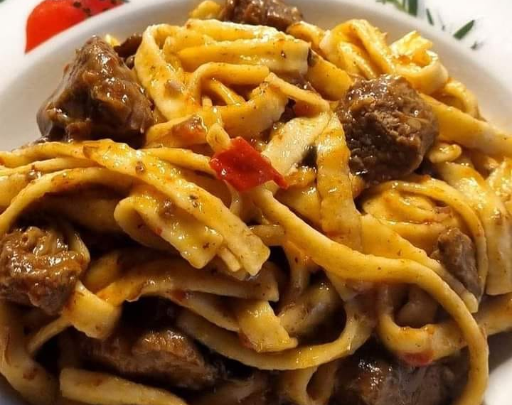 Gulasch mit Spätzle