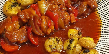 Schaschlik vom Nacken und Schmashed Potatos, meine kleinen Kartoffeln aus dem Garten