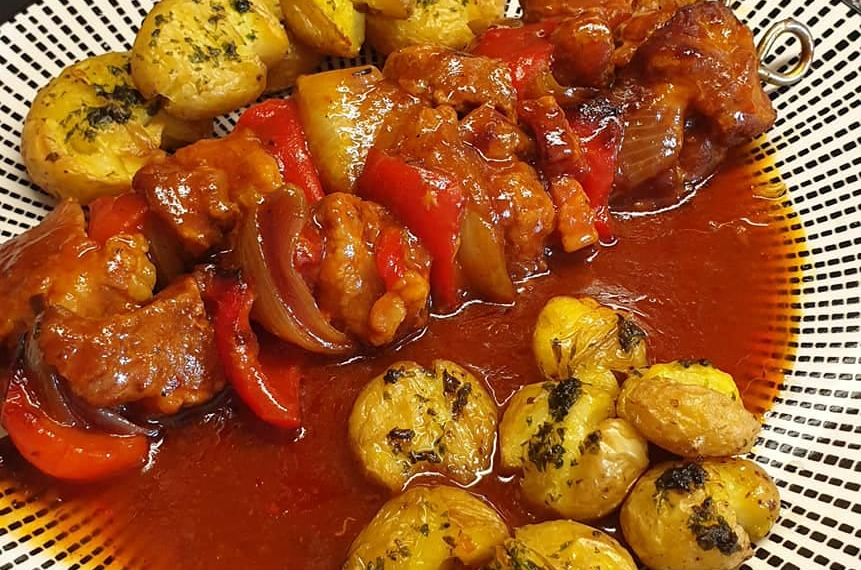 Schaschlik vom Nacken und Schmashed Potatos, meine kleinen Kartoffeln aus dem Garten