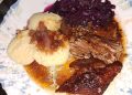 Putenoberkeule mit Rotkohl und Kloß