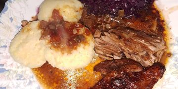 Putenoberkeule mit Rotkohl und Kloß