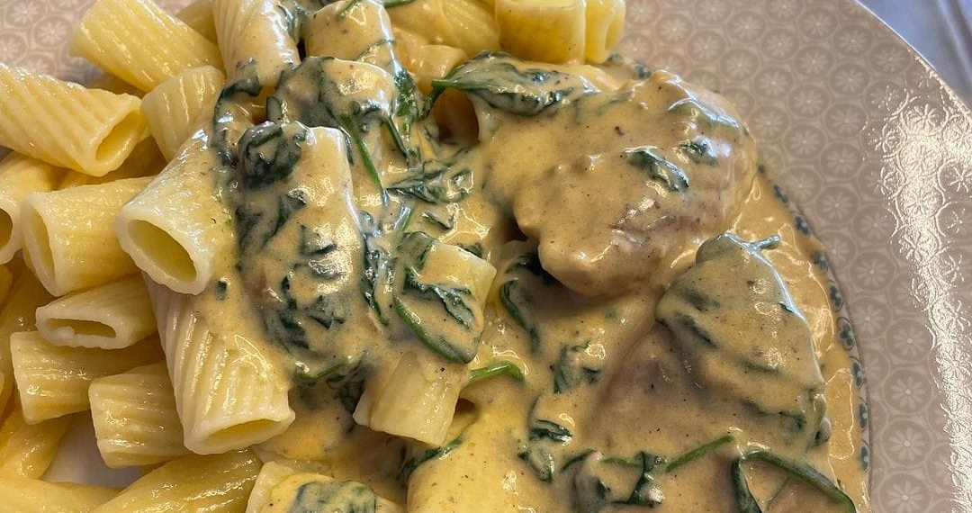 Pasta mit Schweinemedallion Blattspinat und Gorgonzola