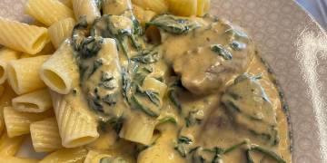 Pasta mit Schweinemedallion Blattspinat und Gorgonzola