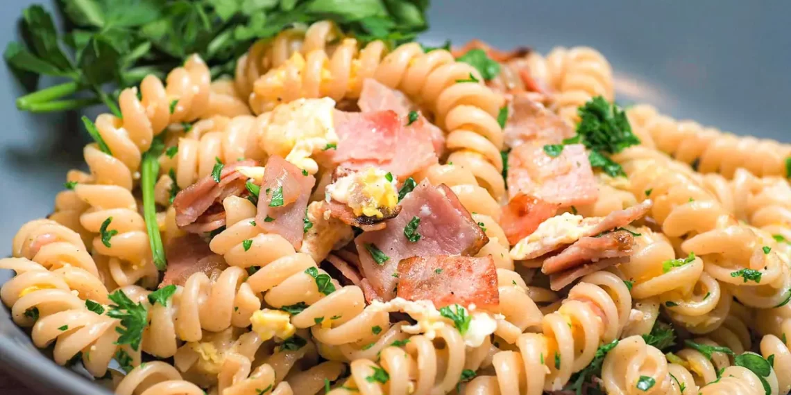 Schinkennudeln sind einfach zubereitet und schmecken immer lecker