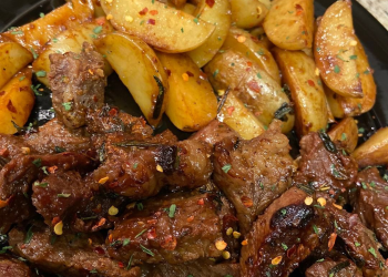 Knoblauch-Kräuter-Kartoffeln und Steakpfanne