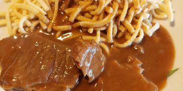 Sauerbraten mit Spätzle