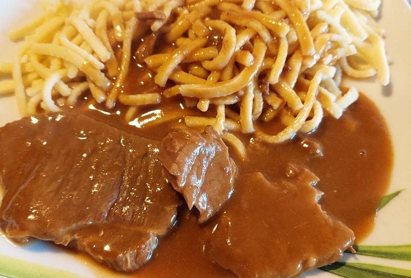 Sauerbraten mit Spätzle