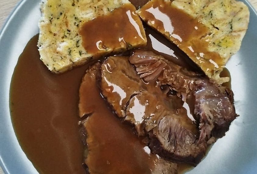 Sauerbraten mit Semmelknödel