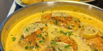 HÜHNERFILET UND SAHNESAUCE MIT KNOBLAUCH, ZITRONE UND PARMESAN