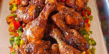 Hähnchenflügel und Keulen vom Grill