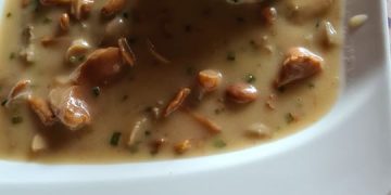 Gemischte Pilze in Rahmsoße mit Semmelknödeln