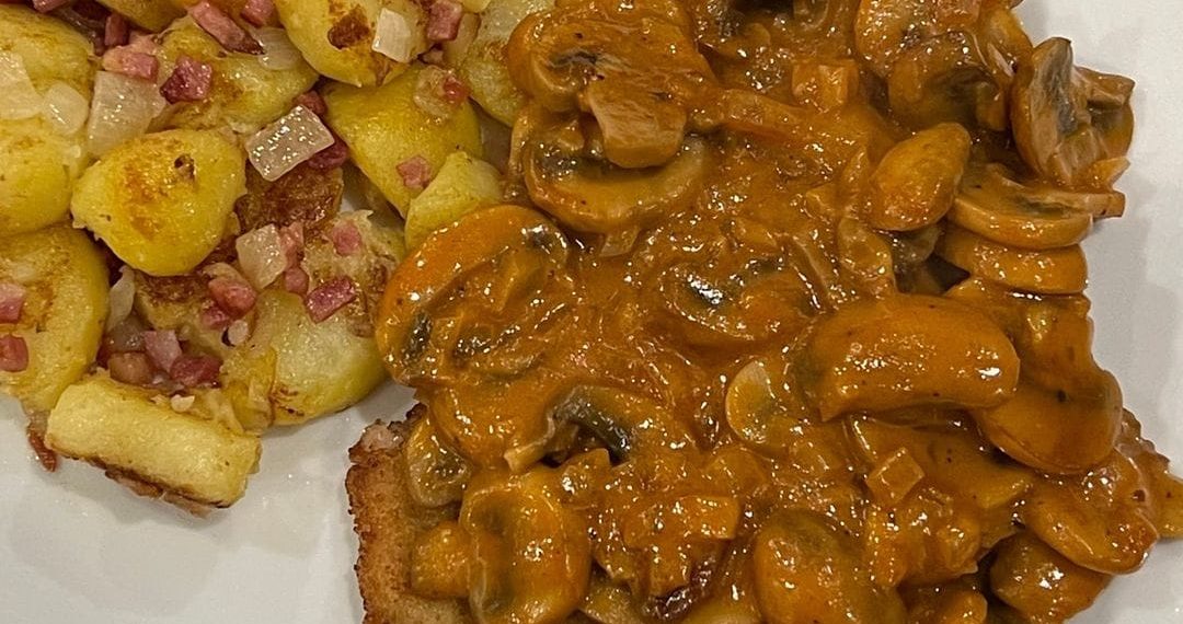 Jägerschnitzel mit Bratkartoffeln