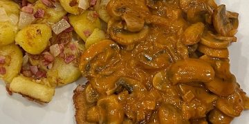 Jägerschnitzel mit Bratkartoffeln