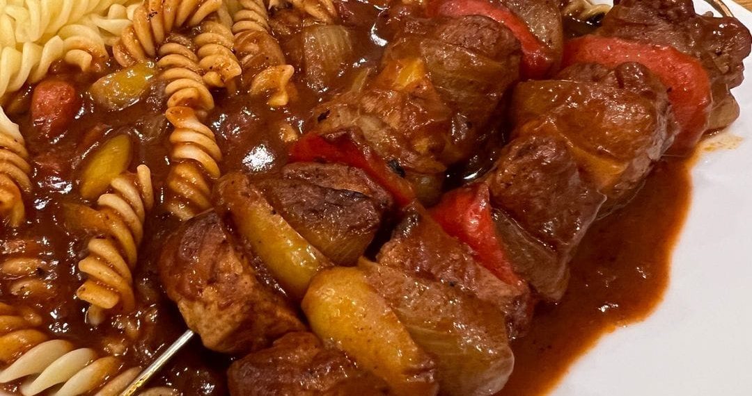 Schaschlik mit Nudeln
