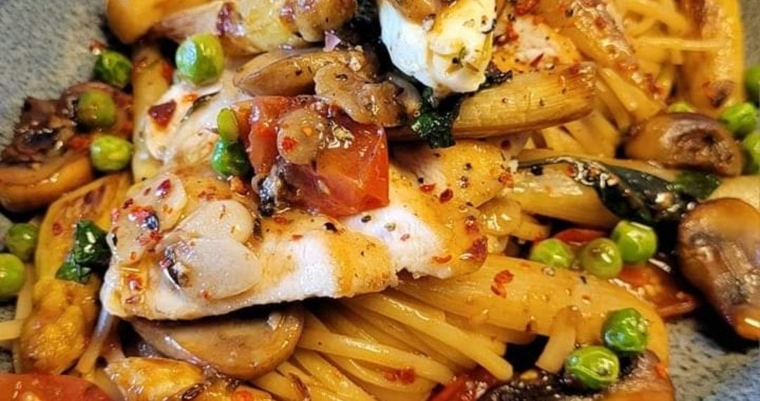 Gebratener Spargel, Hähnchenbrust und Saftige Nudeln